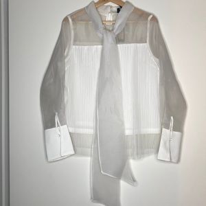 🤩 Stunning Blouse